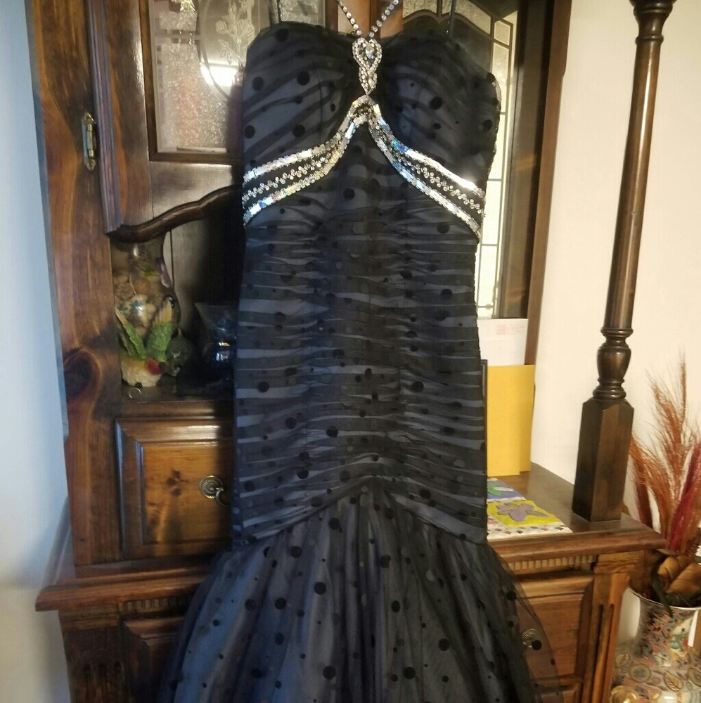 FORMAL GOWN SIZE 10, LUXGAL